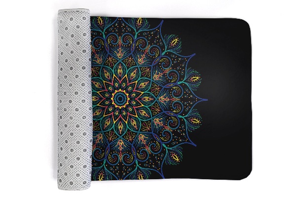 Prostirka Šarena mandala na crnoj pozadini