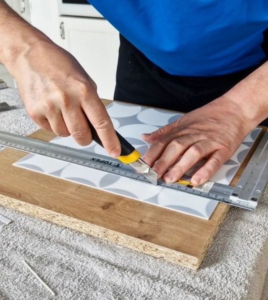 Postavljanje samoljepljivih vinilnih pločica