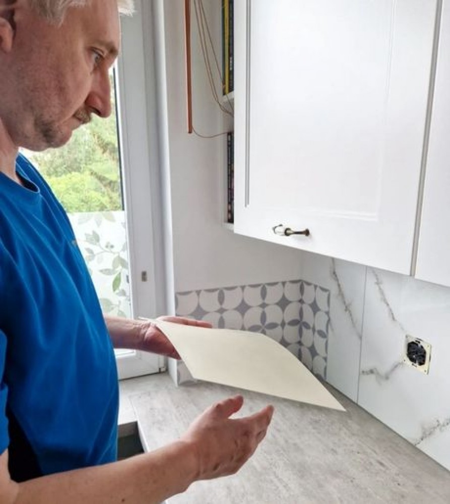 Postavljanje samoljepljivih vinilnih pločica